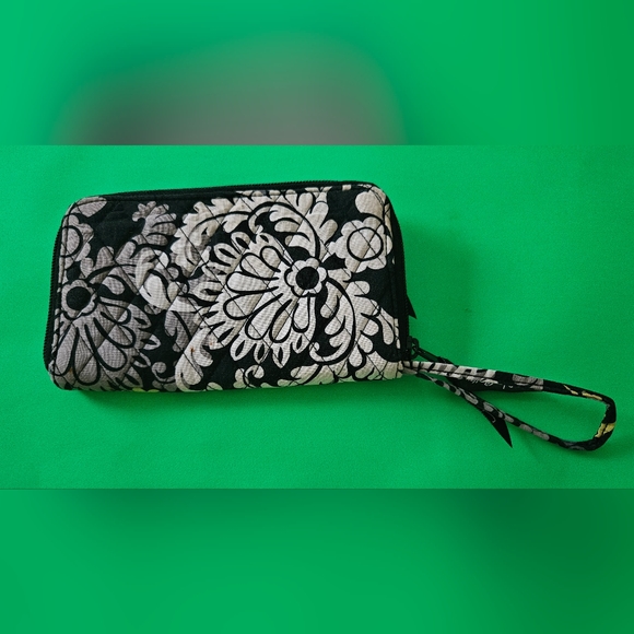 Vera Bradley Quilted Wristlet Yellow/Black/Gray/White Pre-Owned - Picture 2 of 3